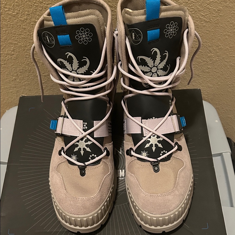 Palladium Destiny Plshock Witch Queen, Dune color size 12 EUC in box